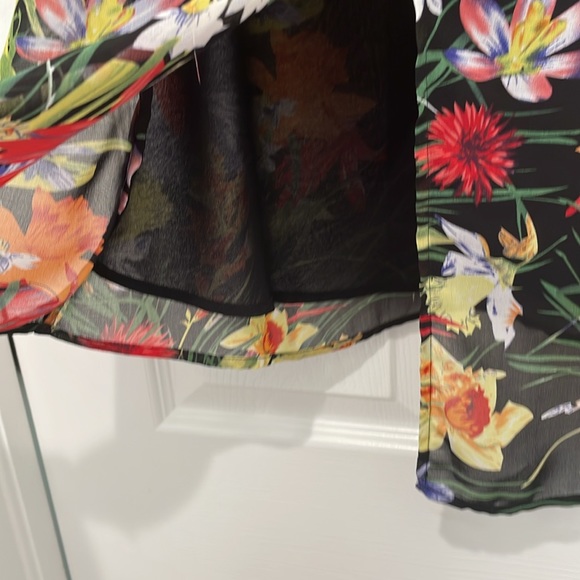 Daniel Rainn Floral sleeveless Top - Picture 10 of 15